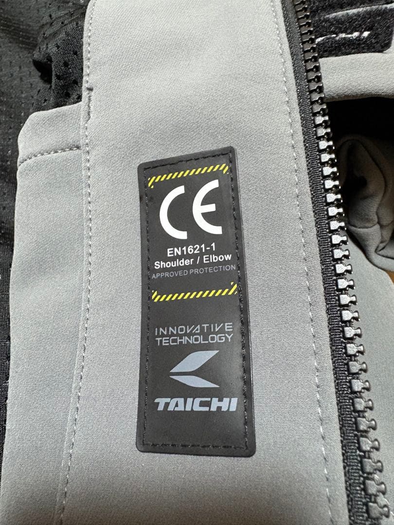 胸部プロテクター付きグレージャケット