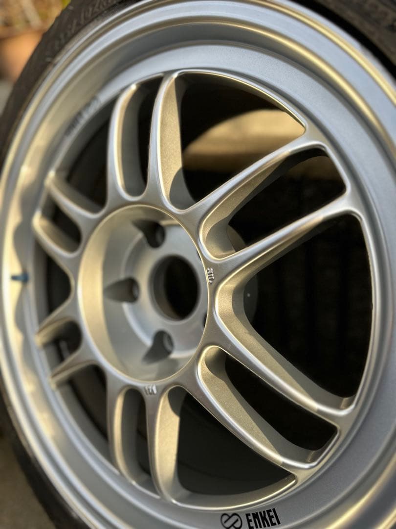 ENKEI RPF1シルバー 17インチ 8.5J 5H114.3 +30