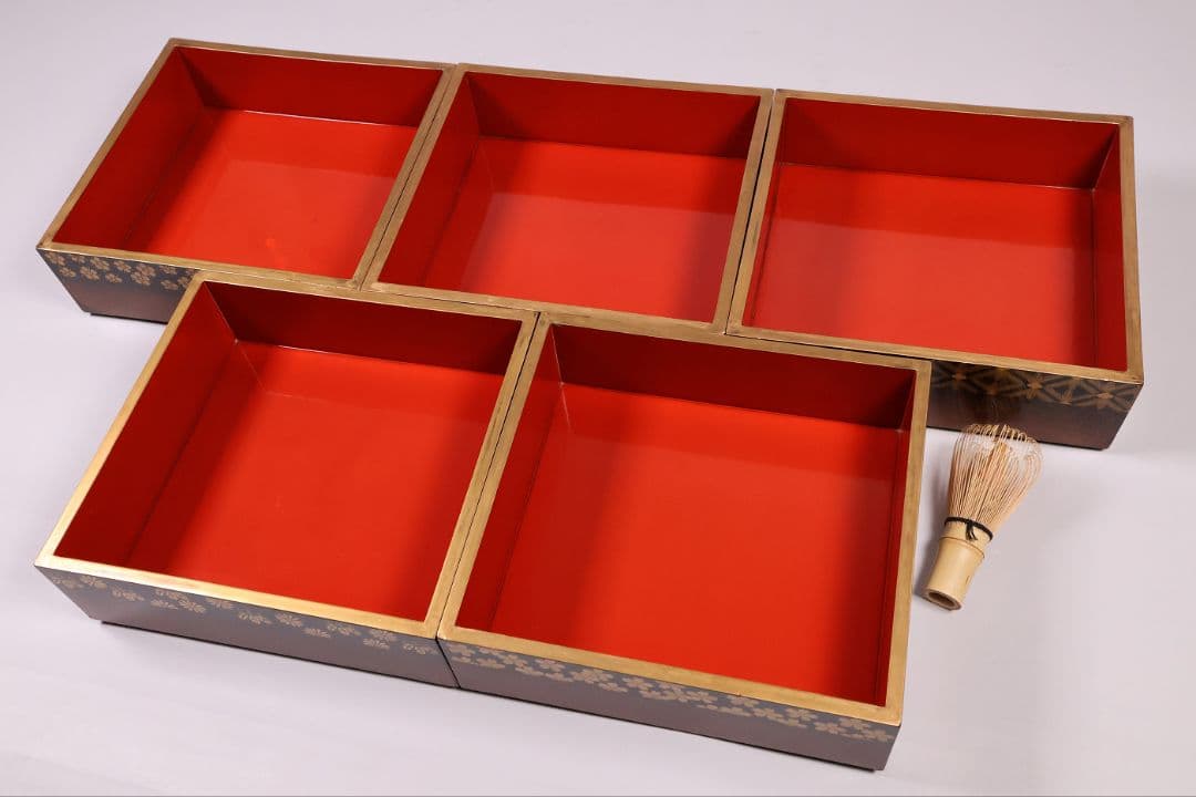 【MB207】時代漆芸 絵変金蒔絵 五段重箱 蓋二枚 小紋 梨地 内朱塗 天然木