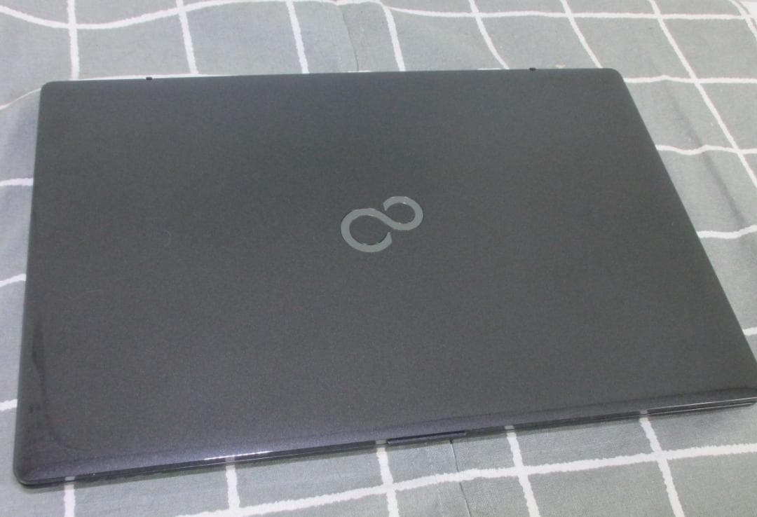 富士通ノートPC Corei7 第8世代、バッテリー93%、ブルーレイ