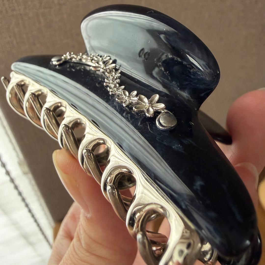 acca ヘアクリップ マーブル　ネイビー　シルバー フラワーモチーフ