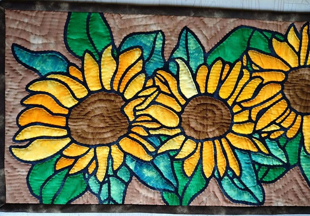 ひまわりのタペストリー・テーブルランナー