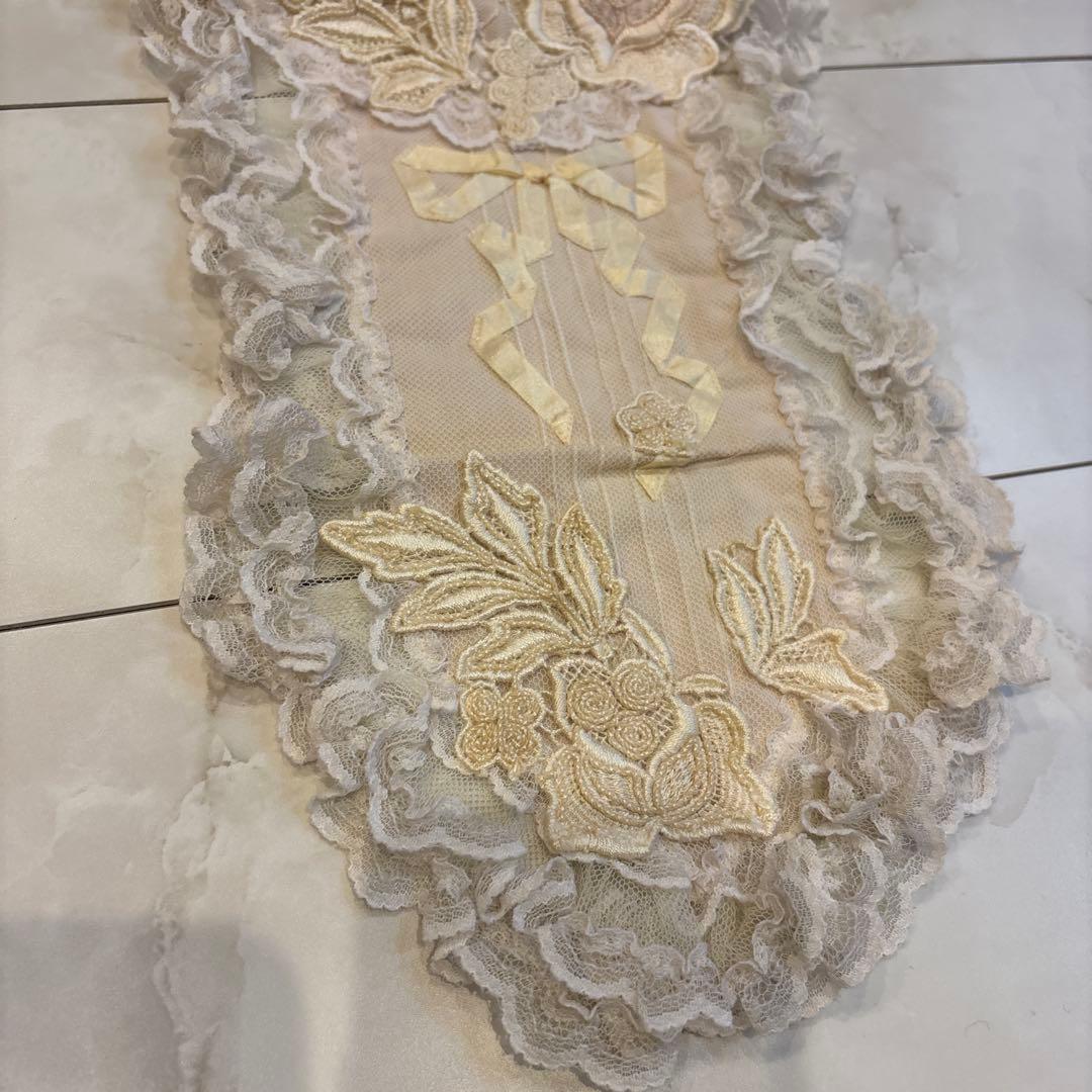 ヒスクローネ　アイボリー花柄レーステーブルクロス