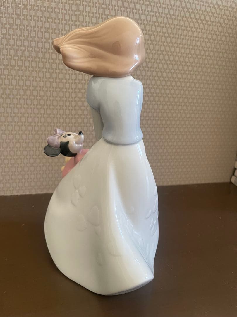 美品　陶器置き物　NAO × ディズニー ミニーの親友