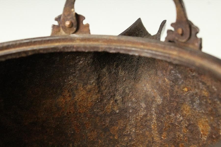 古鉄 持ち手 唐草 銀象嵌 瓶 注器 鉄瓶 銀摘 金縁朱塗蓋(K-XA811)