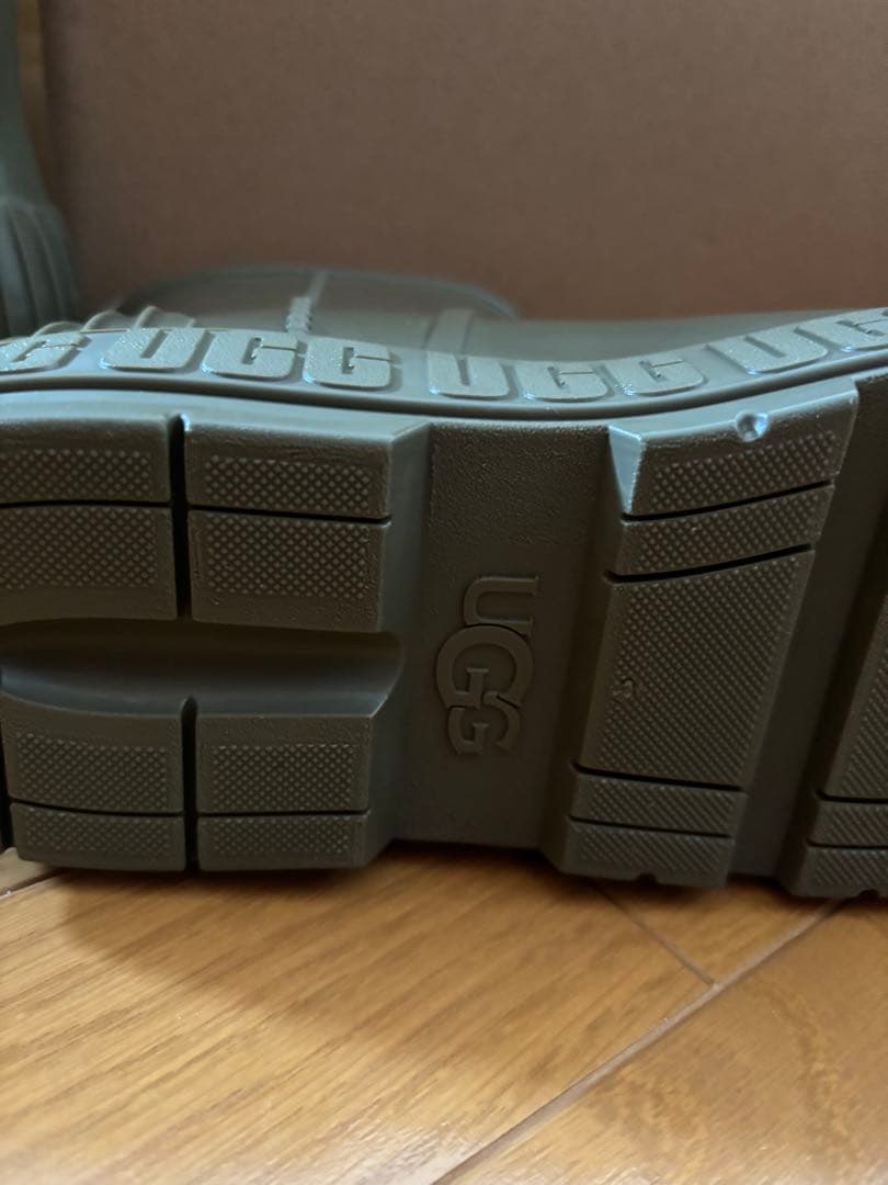 未使用UGGオリーブ色レインブーツ26センチ