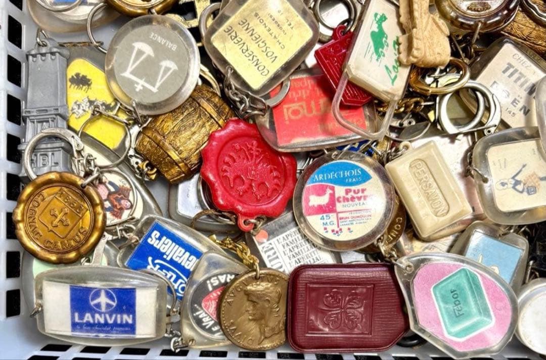 値下げ中!24【100個まとめて!】ヴィンテージ フランスフレンチ キーホルダー