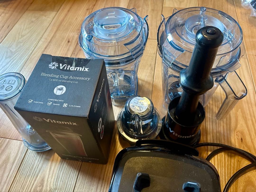 Vitamix v1200i 多機能ブレンダー 本体とカップ付属品多数