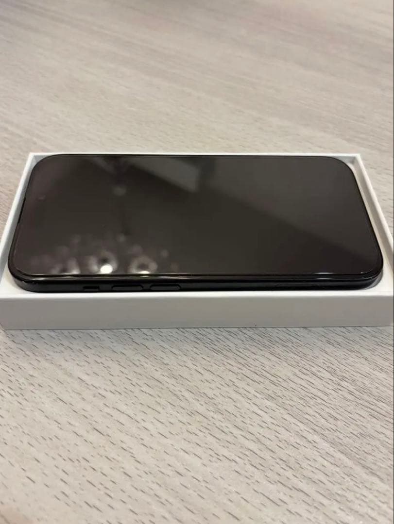 iPhone 15 ブラック 128GB 容量99% 保証あり 背面割れあり