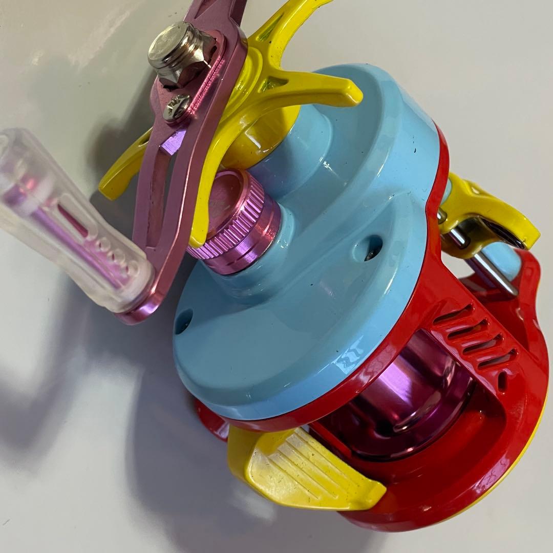 【新品未使用】マグネットブレーキ カラフル ベイトフィネスリール 左ハンドル