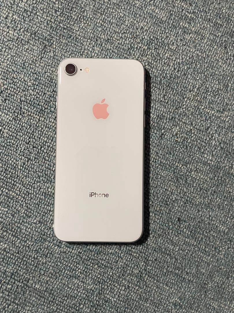 Apple iPhone 8 シルバー　64GB
