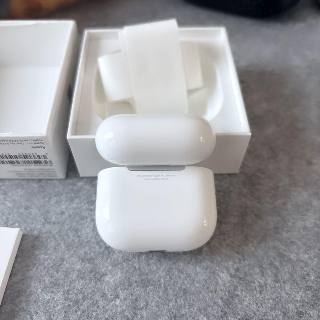 【美品】Apple AirPods 4 アクティブノイズ キャンセリング搭載
