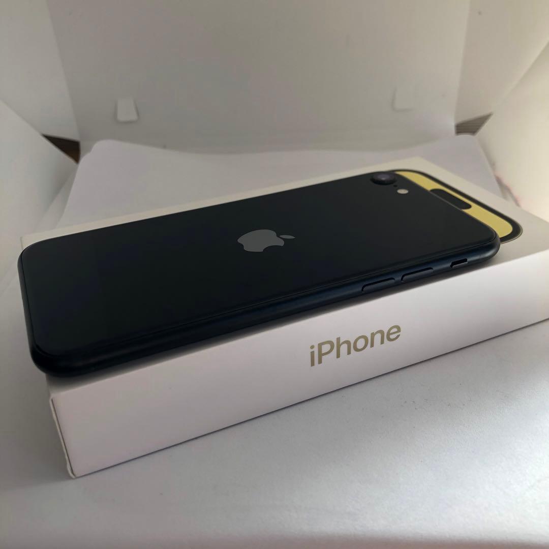 【年始割】iPhone SE3 64GB SIMフリー 【極美品】 【付属品】