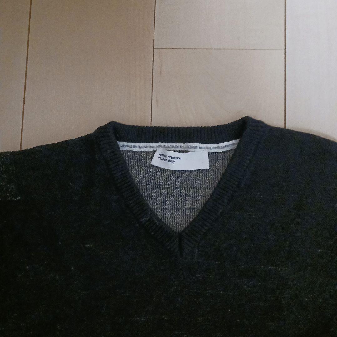 フセインチャラヤン　MからLサイズ　黒のVネックニットセーター