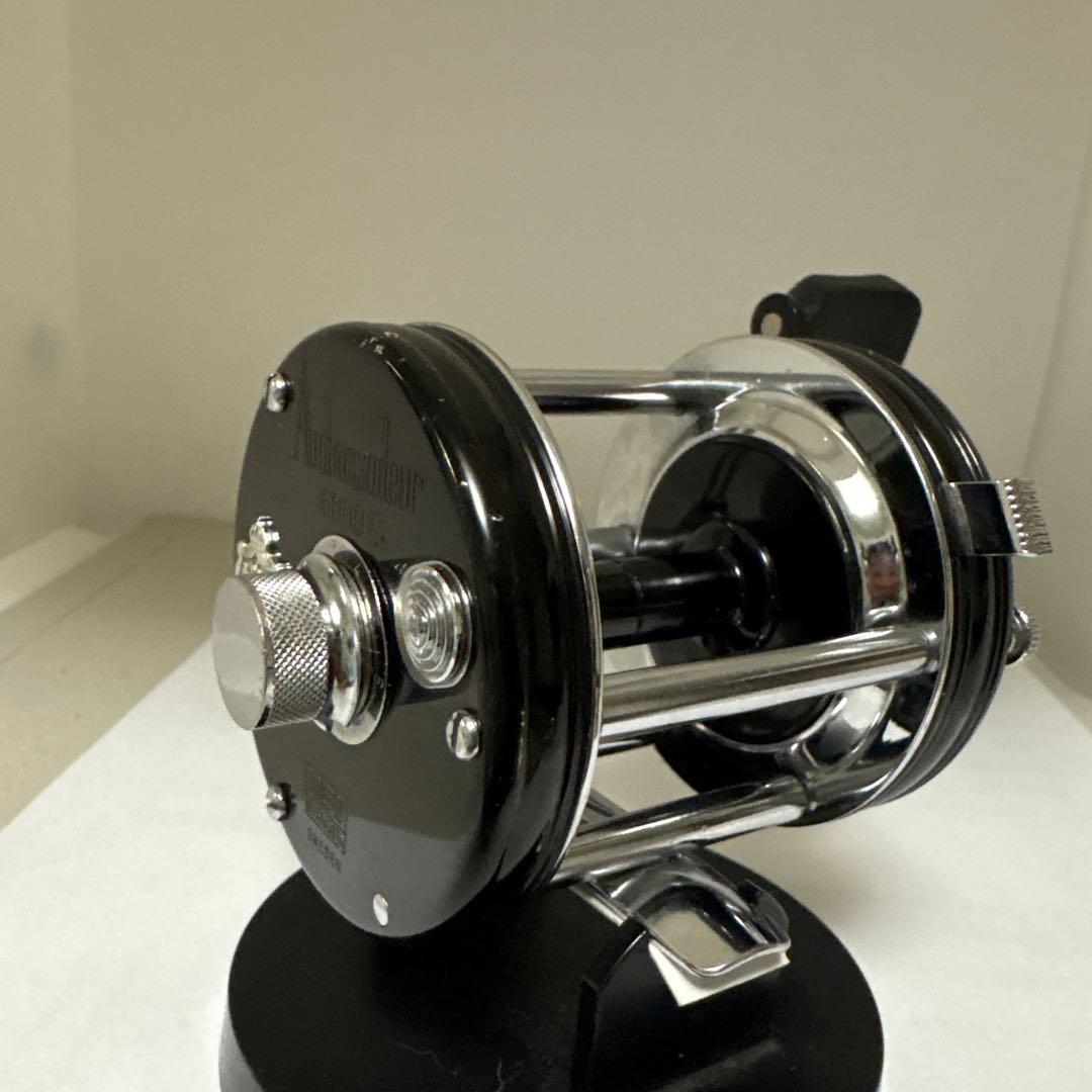 Ambassadeur 6000cベイトリール 黒と銀