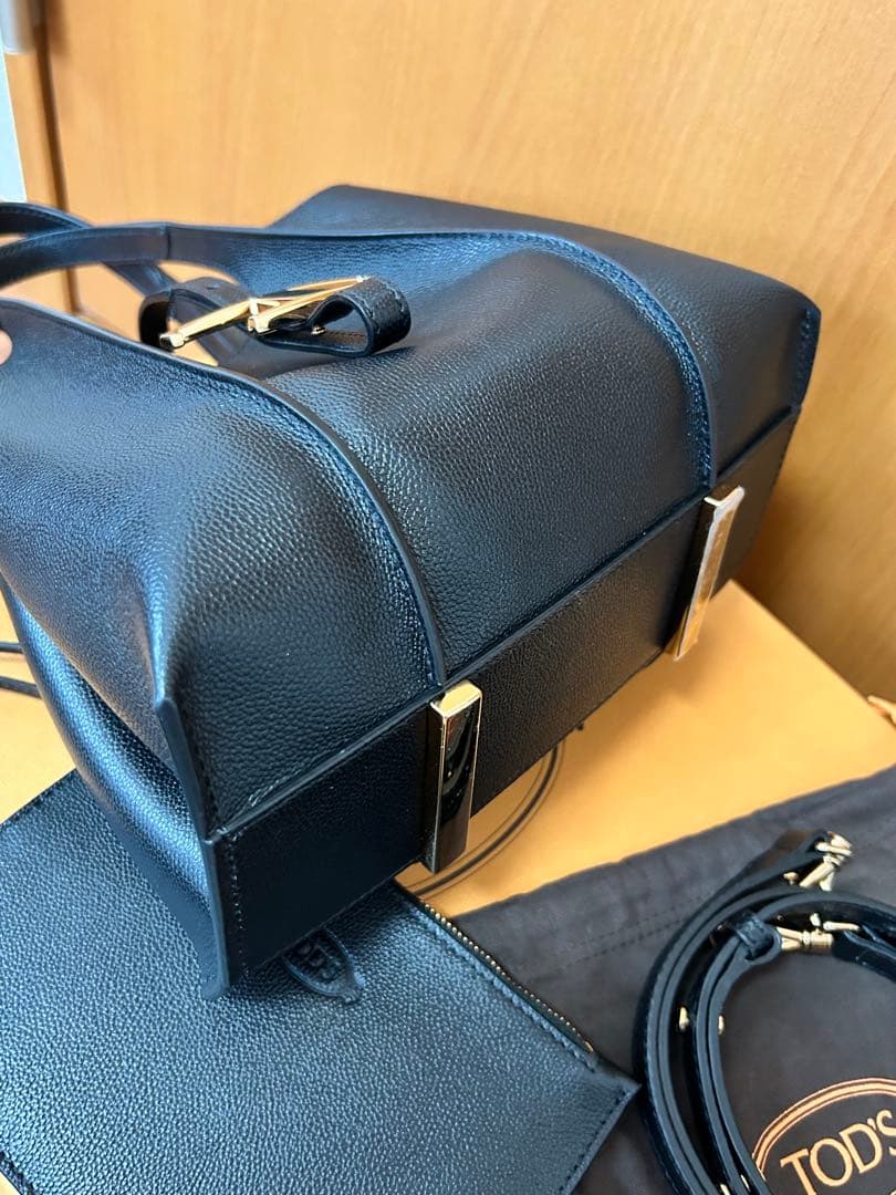 Tタイムレス レザーショルダーバック ミニ ブラック