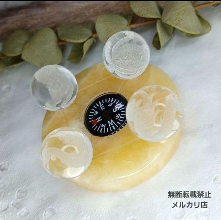 【風水四神/高品質】オレンジカルサイト・四神獣彫り天然水晶　＊方位磁石台座付属＊