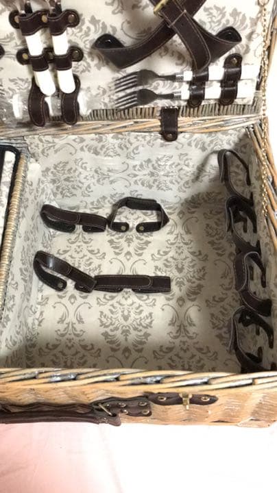 海外製　レトロでヴィンテージ感あるピクニックバスケット　編みカゴ　アンティーク調