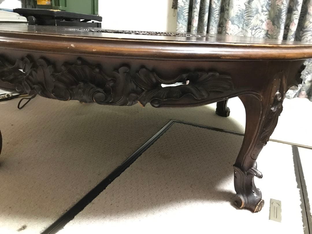 アジアン家具　円形木製テーブル 彫刻花模様　再値下げしました