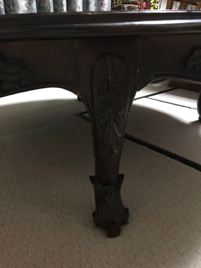 アジアン家具　円形木製テーブル 彫刻花模様　再値下げしました