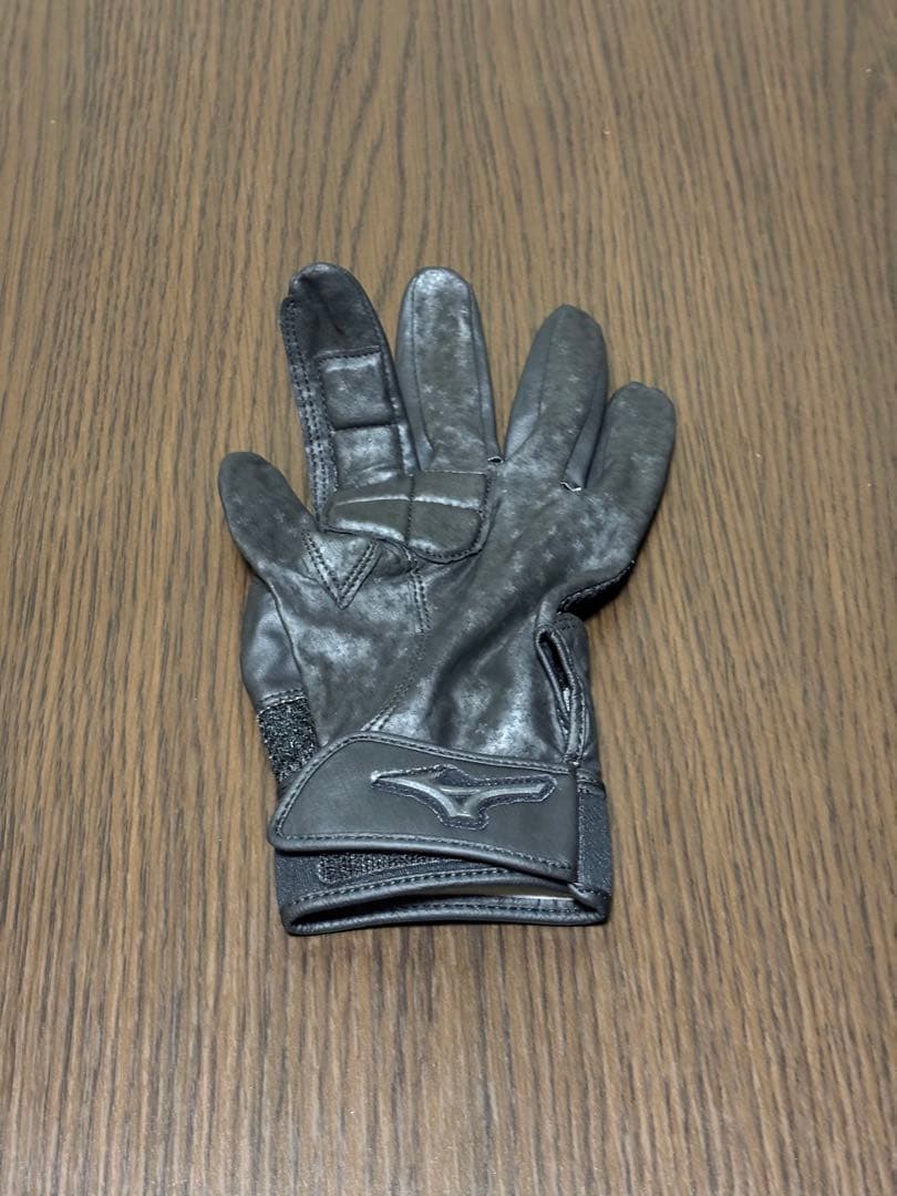 マ*チ様 Mizuno 軟式野球グローブ 黒/赤　投手用　未使用に近い