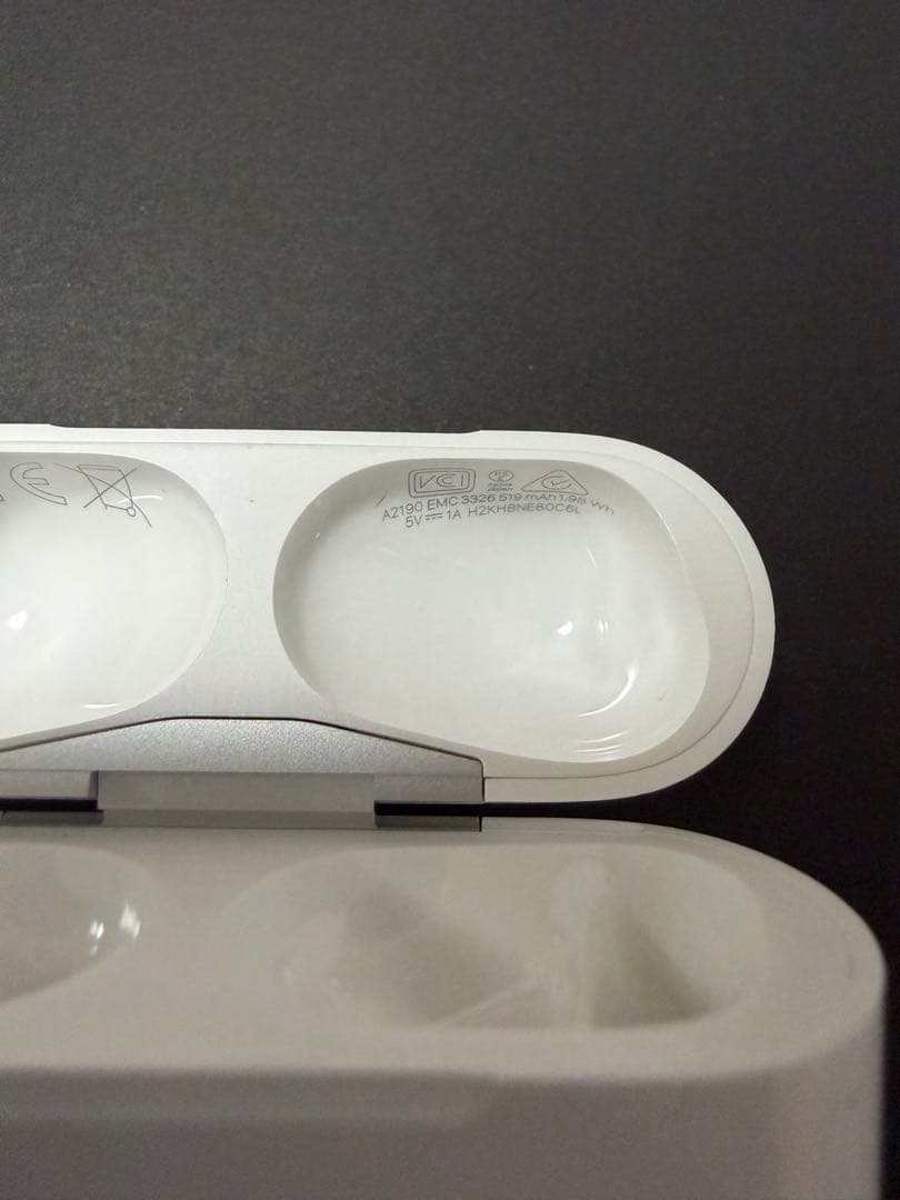 AirPods Pro 第一世代　ワイヤレス充電ケース付き MWP22J/A