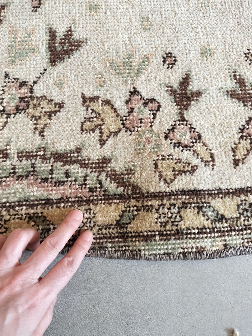 ベージュにくすみピンクと水色　サークルラグ　No.620