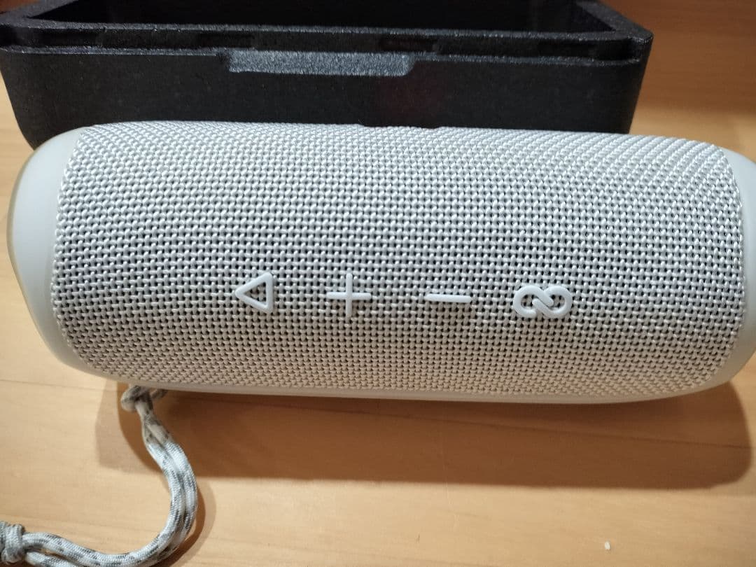 JBL　FLIP5　スピーカー　ホワイト