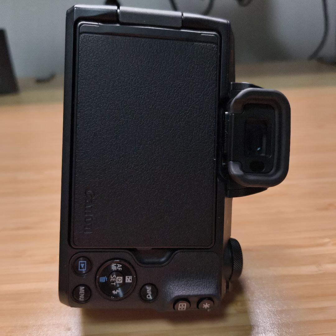 EOS Kiss M ＆ EF-M 11-22mm f/4-5.6 IS STM