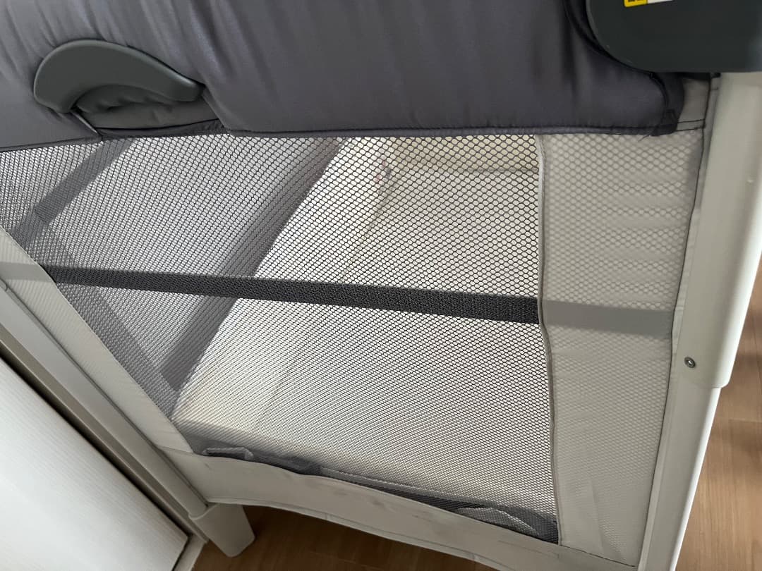 ベビーベッド　アップリカ　ココネルエアー　ホワイトグレー