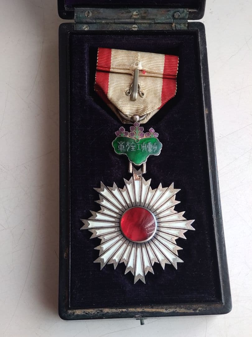 勲章 勲六等単光旭日章 共箱付き
