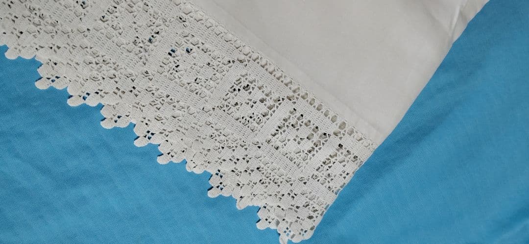 ロンドンでみつけた手編みレースのテーブルクロス