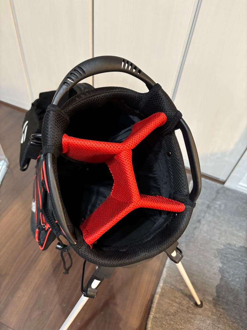 TaylorMade ゴルフスタンドバッグ ブラック/レッド