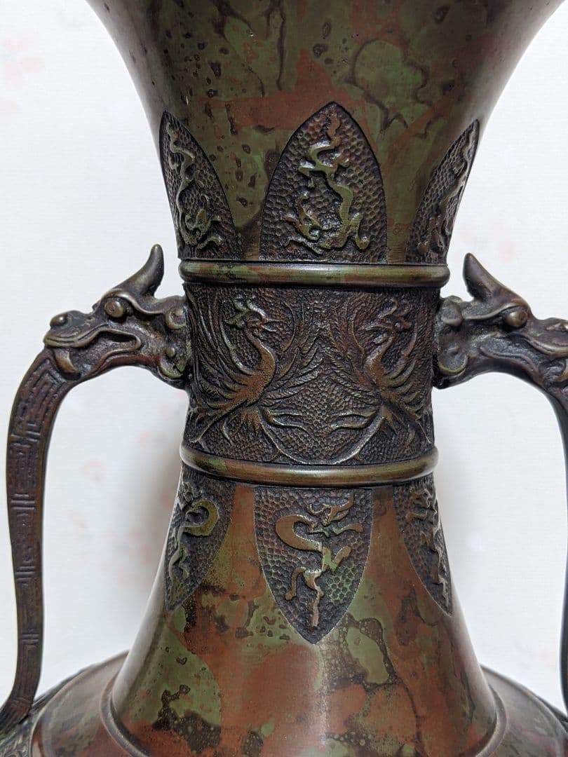 ♦高岡銅器 能作吉秀作 斑銅 鋸歯 鳳凰 饕餮地紋 龍双耳花瓶 花器置物 骨董品