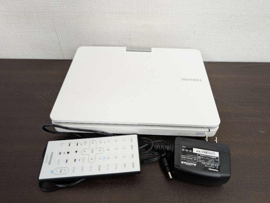 東芝　ポータブルDVDプレーヤー　2024　SD-P910S