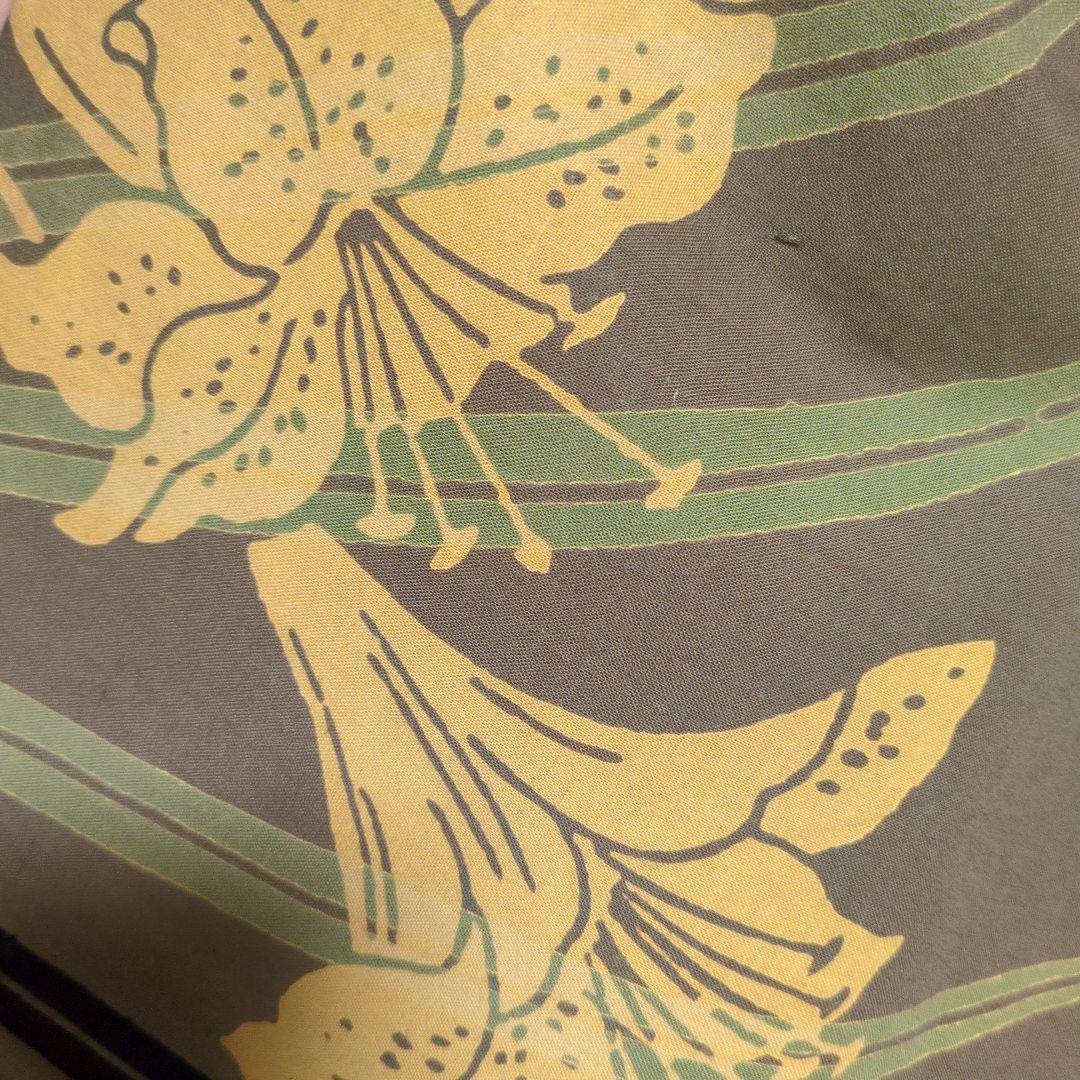 ❤コシノ　ジュンコ　新品　手縫い　浴衣 モスグリーンに山吹き色のユリ