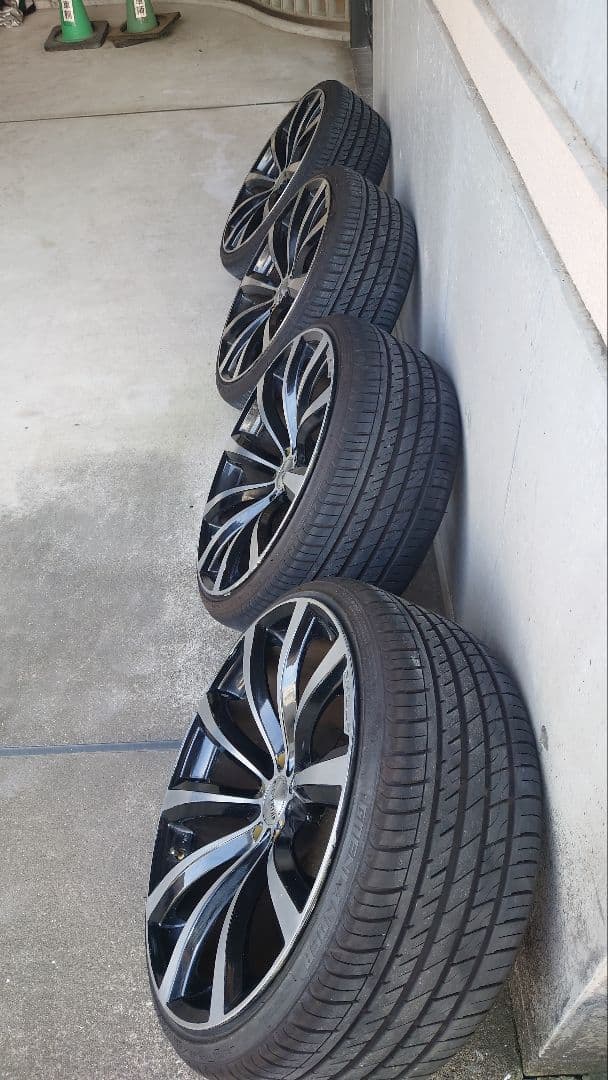 コズミックベネルディ20インチ 114.3mm5H 値下げ。送料込みは五万円。