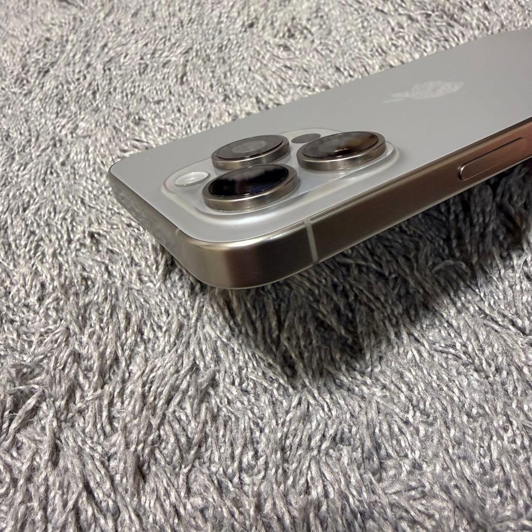 iPhone 15 Pro Max 本体 + 充電ケーブル + クリアケース