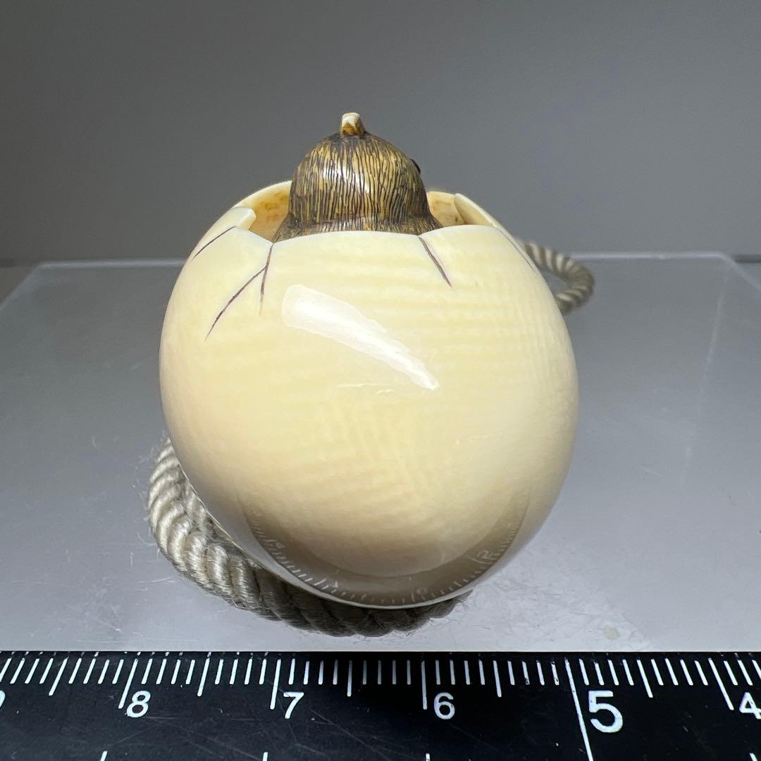 名工光廣在銘　極上ヒヨコからくり根付　37g 東Y8-0118☆2F