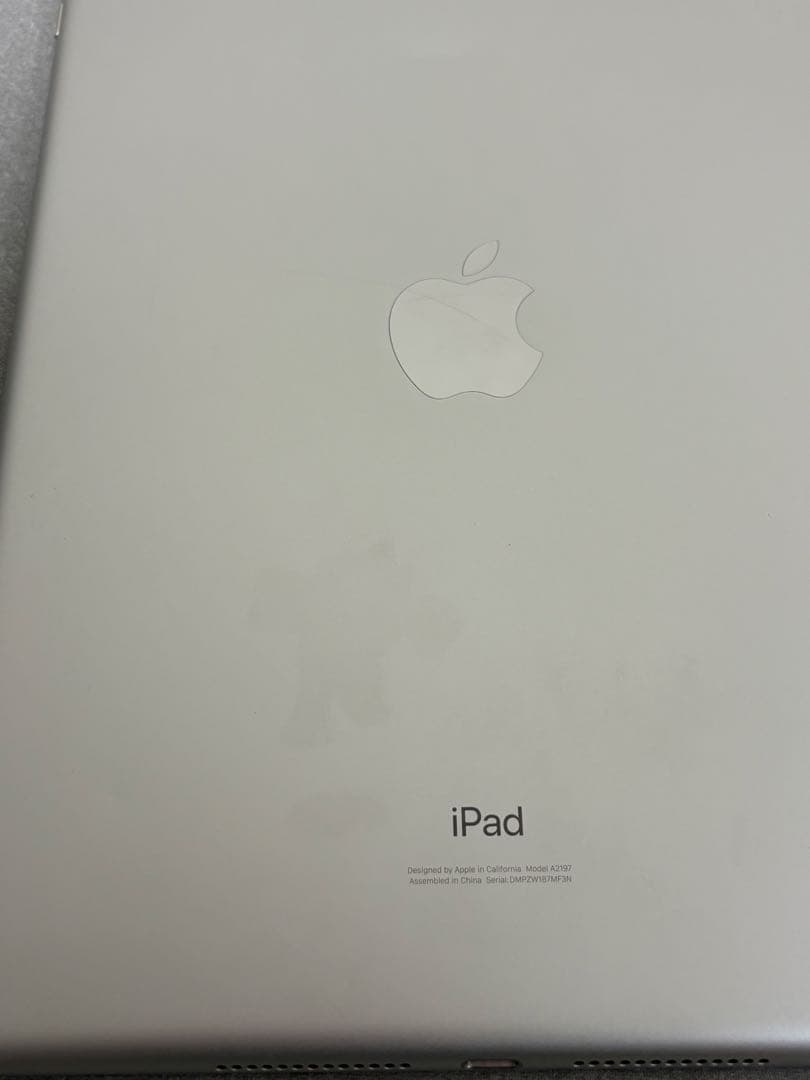 Apple iPad シルバー　第7世代　32GB
