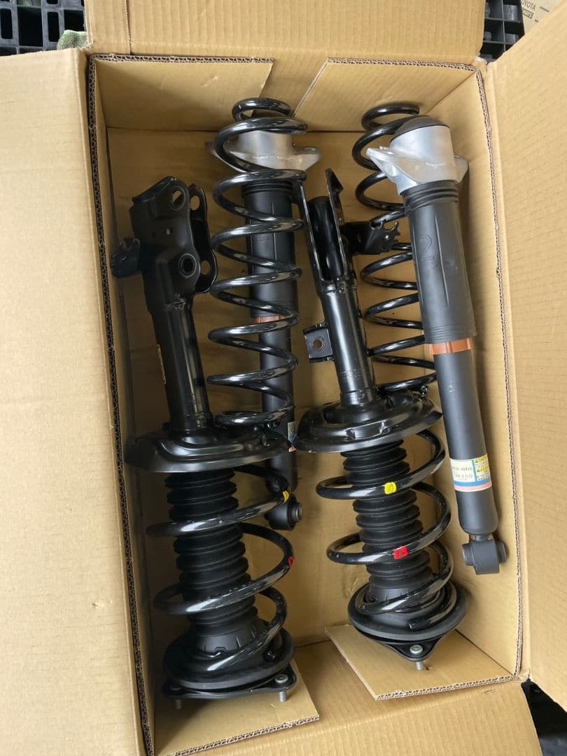 ［新車外し］送料無料　80系ハリアー MXUA80 純正サスキット1台分