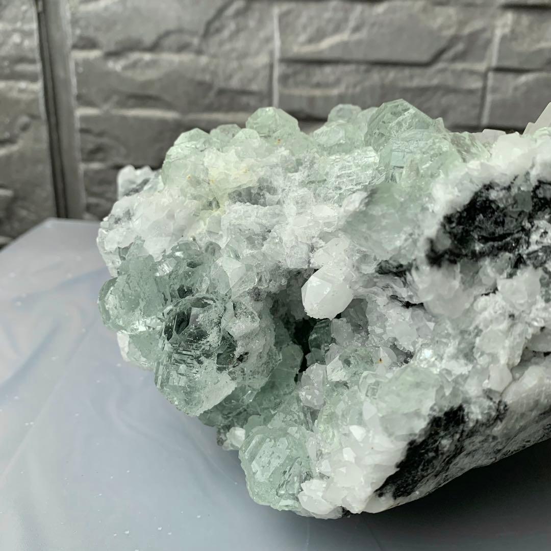 ALLSALE☆自然の神秘☆大型淡いグリーンフローライト原石クラスター