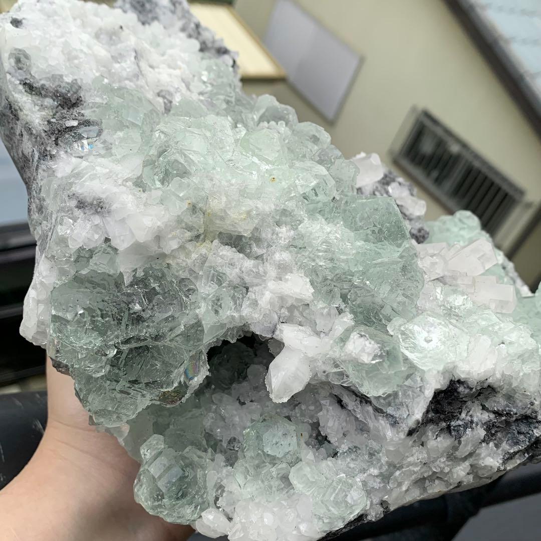 ALLSALE☆自然の神秘☆大型淡いグリーンフローライト原石クラスター