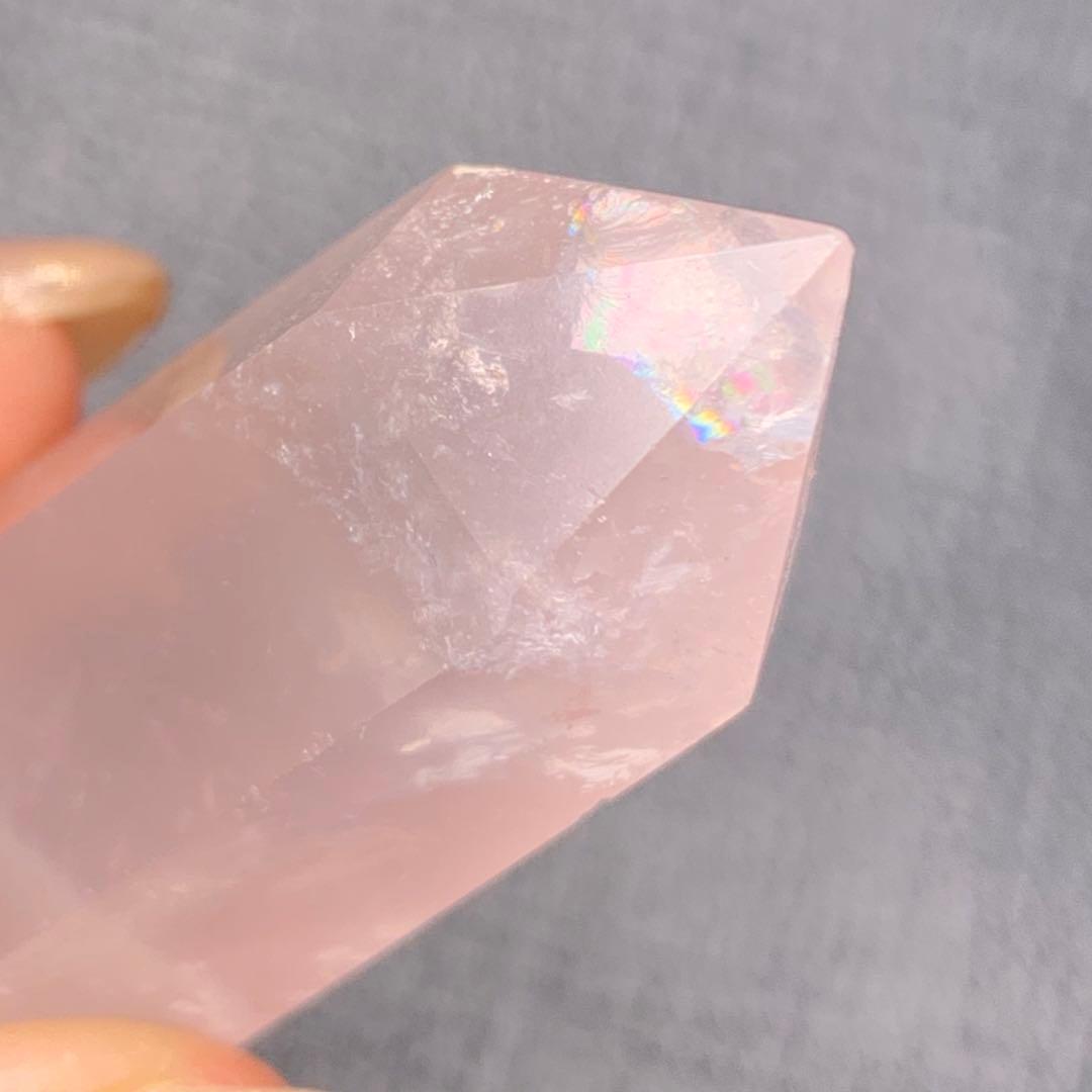 071836  天然石ローズクォーツ六角柱✨虹入り