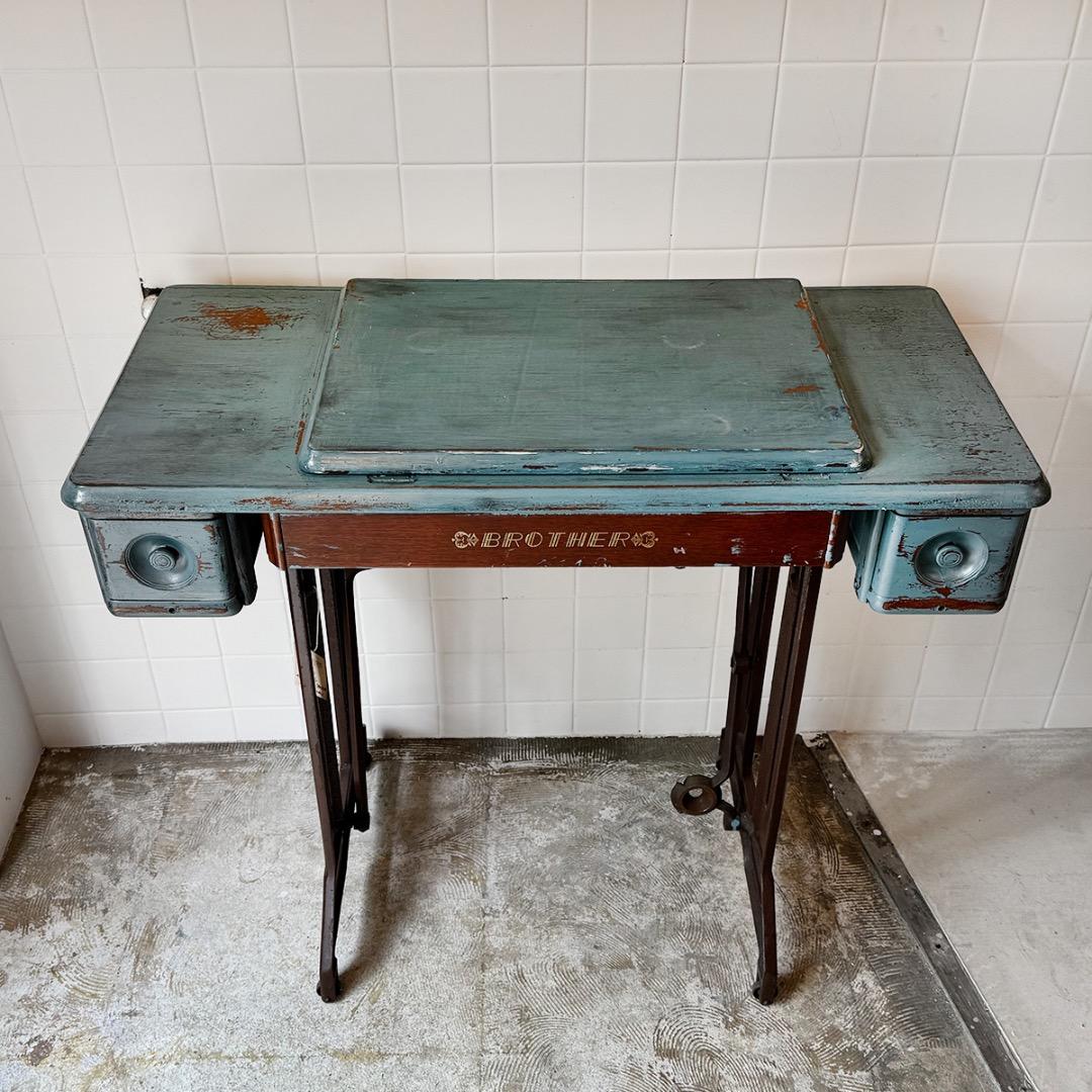 【フランス便】ビンテージ◆ミシン台 「Brother社製」◆