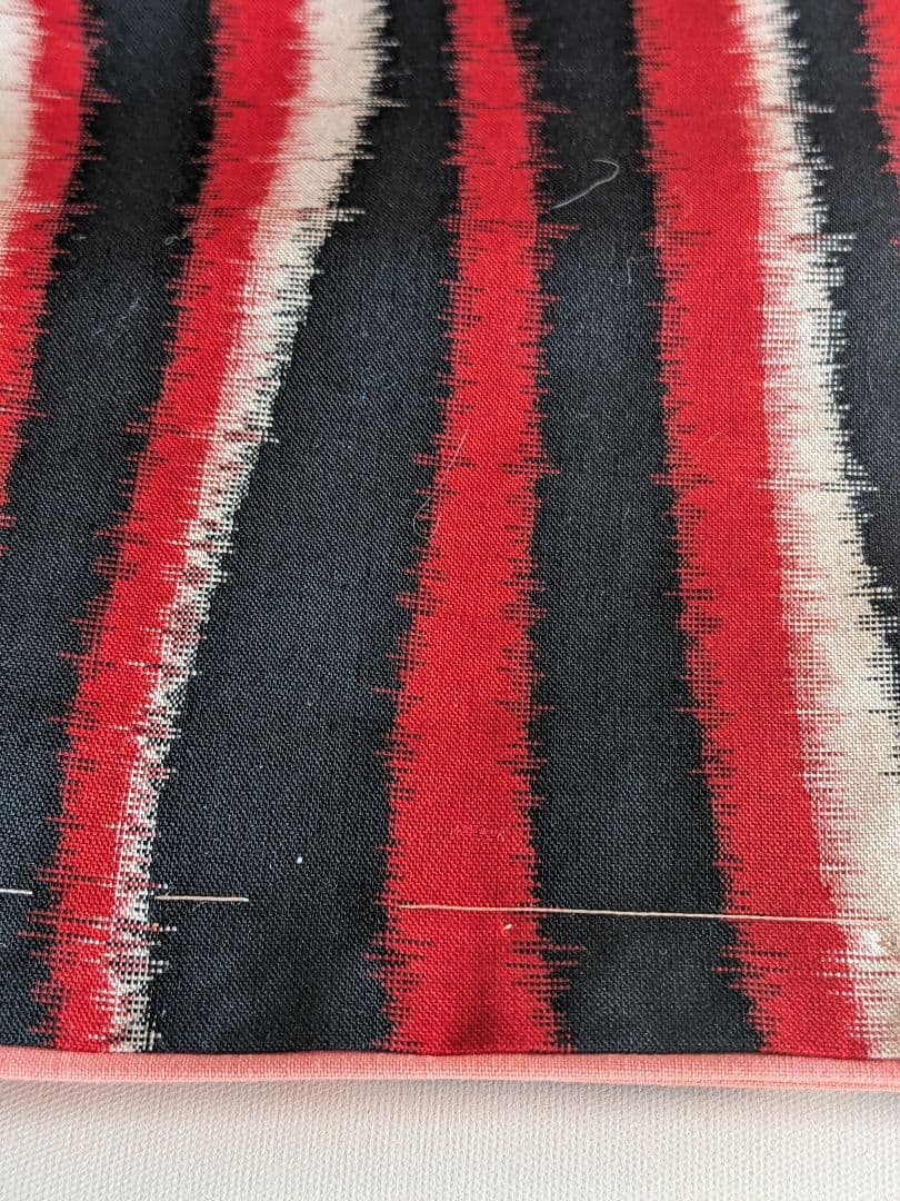 銘仙　着物　レトロ　よろけ縞　モダン柄