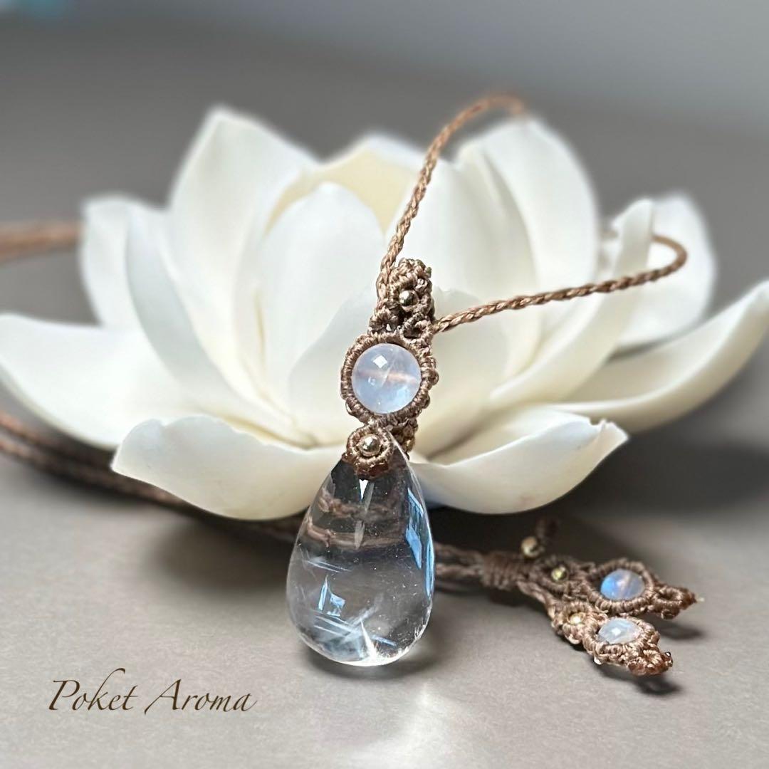 『純誌』ブルーエンジェルラダークォーツとブルームーンストーンのマクラメネックレス