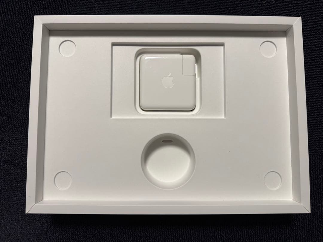 MacBook Pro 13.3インチ M1 8GB 箱・純正充電器付