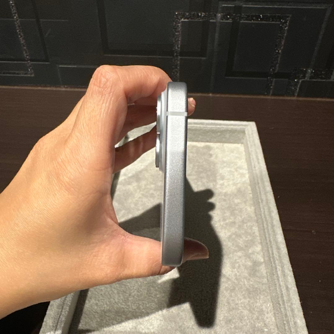 【美品】iPhone 15 128GB ブルー