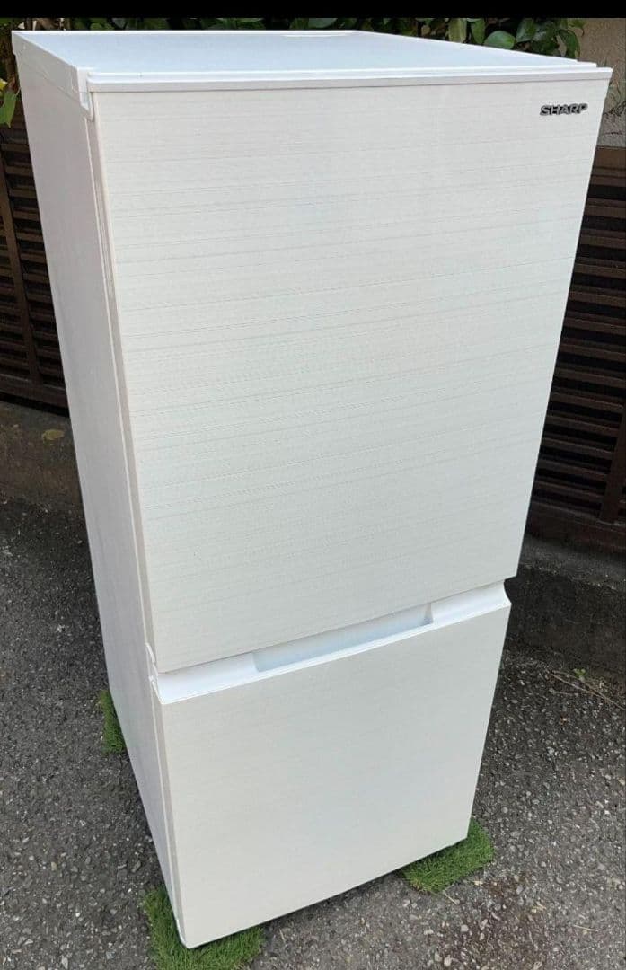 SHARP冷凍 冷蔵庫 152L 横縞模様　自動霜取り機能付き　2021年製